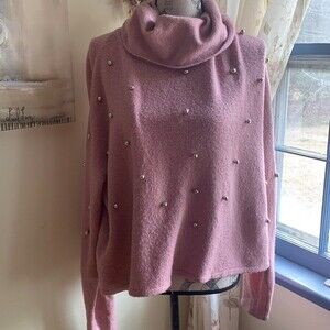 Cropped Pink sweater with silver beads L
